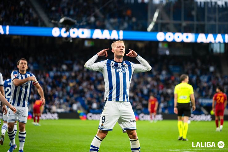 De portería a portería. Óskarsson firmó el ataque perfecto de la Real Sociedad