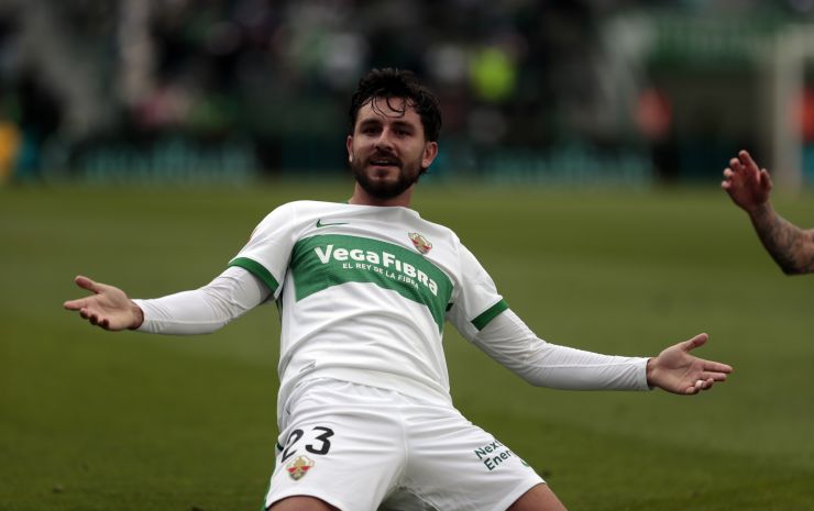Volea impresionante de Víctor Chust para dar la victoria al Elche