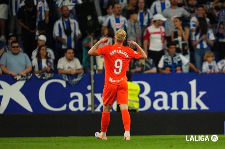 Óskarsson aparece en el área para adelantar a la Real