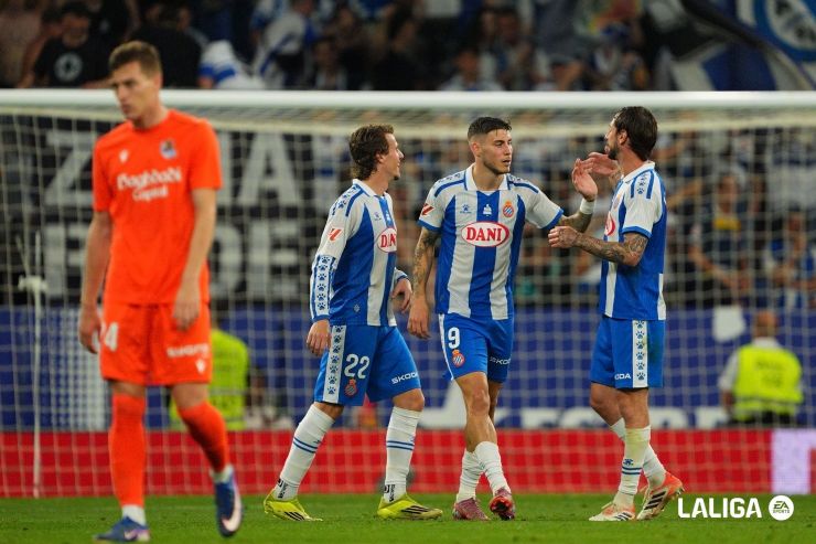 Autopase de fantasía de Pere Milla y gol de Roberto Fernández