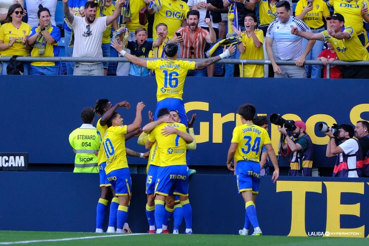 El Cádiz CF sella la permanencia y complica al CD Leganés