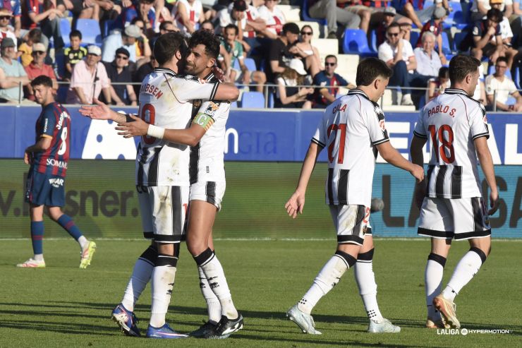 El CD Castellón se agarra a los play-offs y condena a la SD Huesca