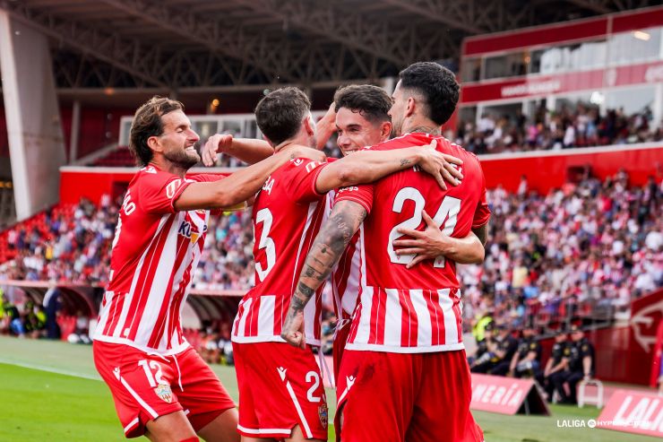 La UD Almería vence certifica su presencia en el playoff