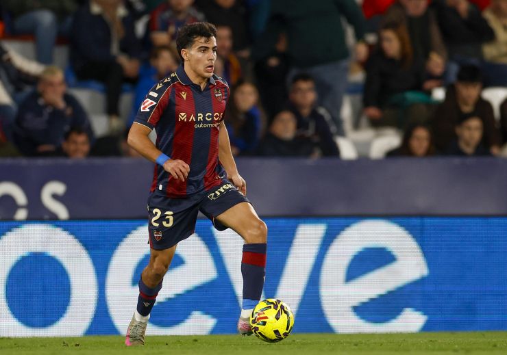 Manu Sánchez despegó por el carril izquierdo del Levante UD