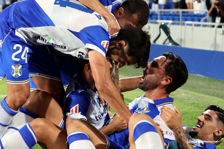 El CD Tenerife se impone en casa y suma la segunda victoria consecutiva en LALIGA HYPERMOTION