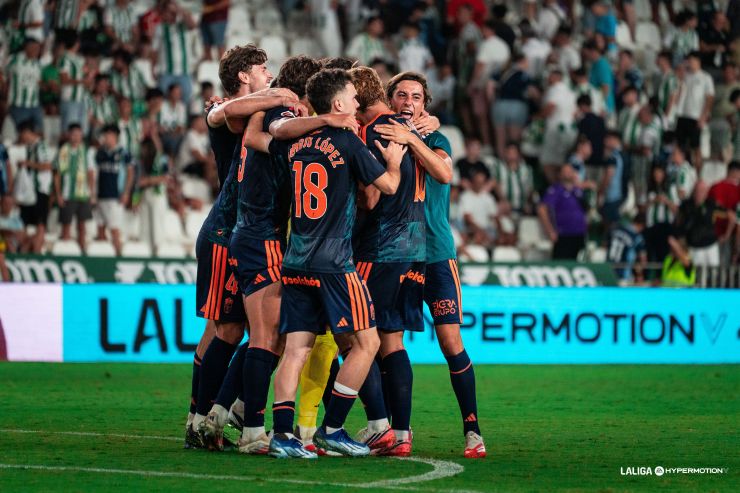 El Granada CF vence en el derbi y es líder provisional