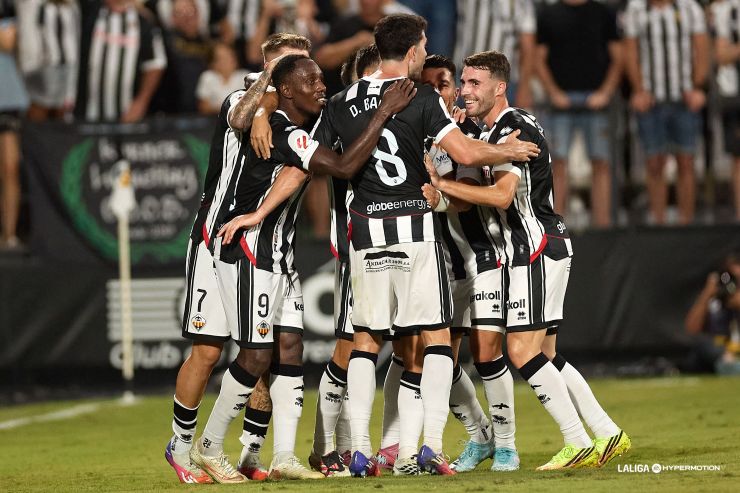 El CD Castellón golea y sigue en lo más alto de LALIGA HYPERMOTION