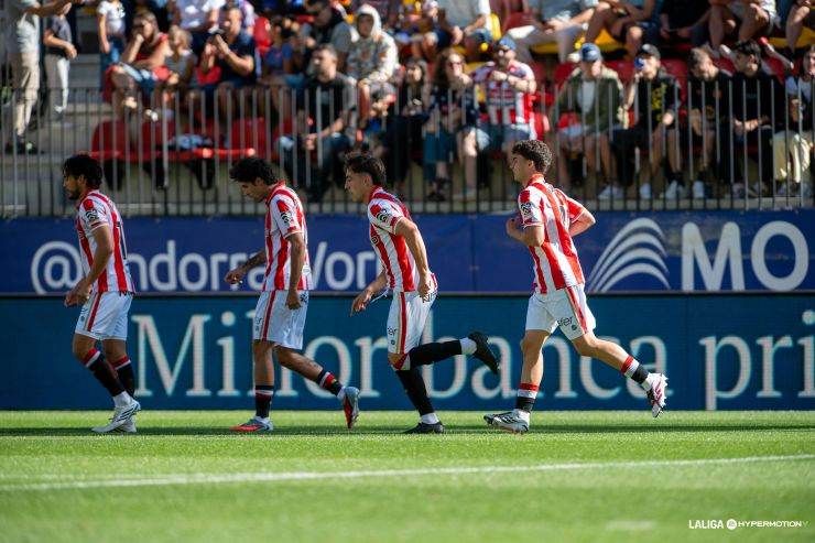 El Real Sporting vuelve a la senda triunfo