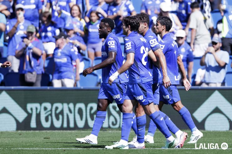 Un gol de Iván Azón desatasca al Getafe frente al Málaga