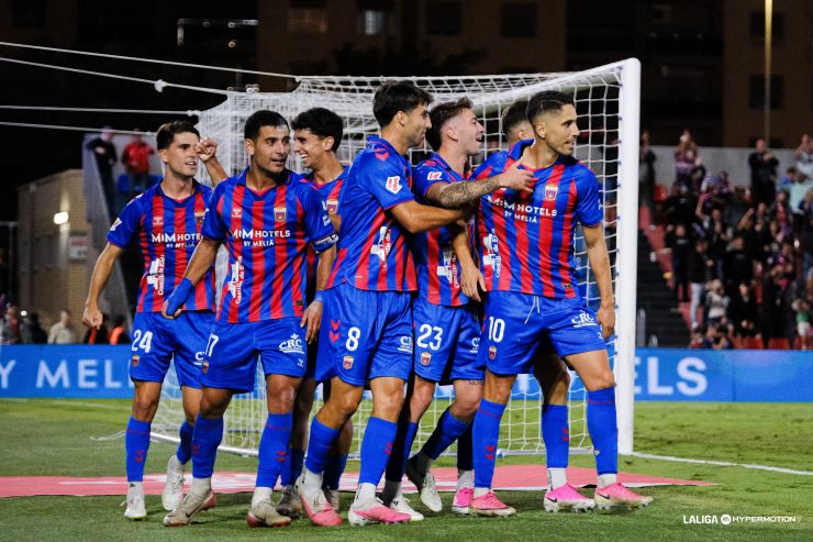 El CD Eldense remonta en el último minuto y logra la segunda victoria consecutiva en casa