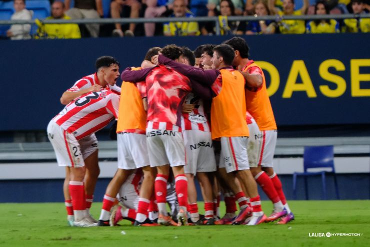 El Real Sporting logra sumar los tres puntos en el tramo final