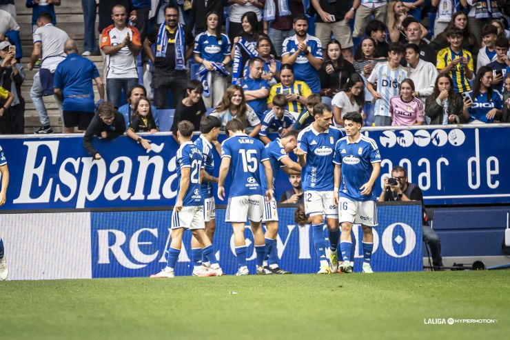 El Real Oviedo vence al líder en el Carlos Tartiere
