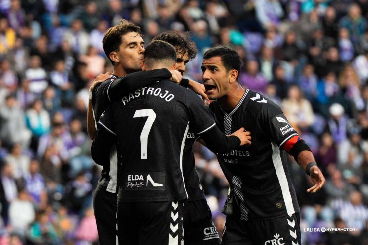 Carmona da el triunfo al CD Eldense en el último minuto