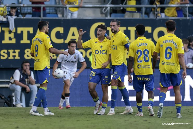 Remontada del Cádiz en el debut de Borja Jiménez